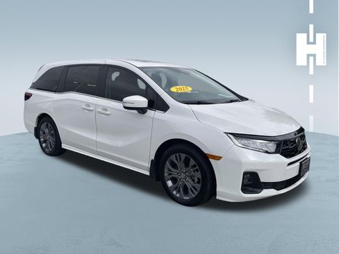 Used 2025 Honda Odyssey Touring image 1