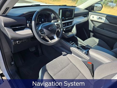 Used 2025 Ford Explorer Active AWD/4WD image 2