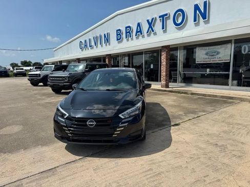 Used 2025 Nissan Versa SR FWD image 3