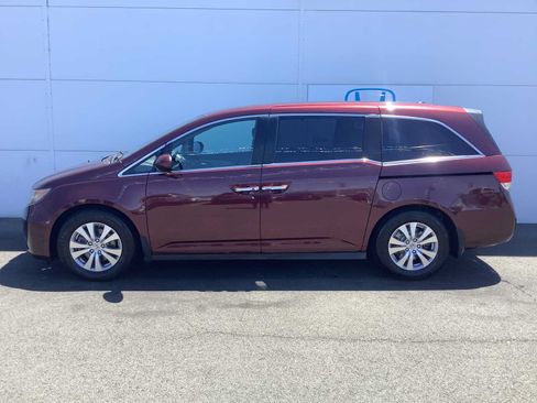 Used 2017 Honda Odyssey SE image 3