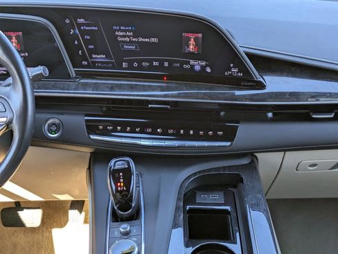 Certified 2022 Cadillac Escalade Premium Luxury image 23