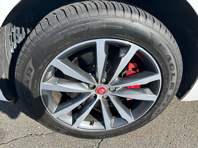 Certified 2023 Jaguar F-PACE R-Dynamic S AWD/4WD image 11