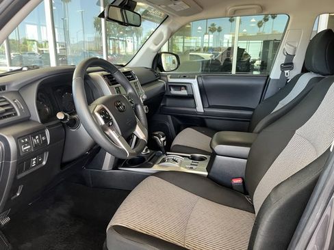 Used 2022 Toyota 4Runner SR5 AWD/4WD image 9