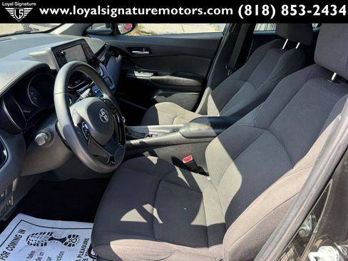 Used 2018 Toyota C-HR XLE FWD image 15