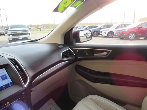 Used 2019 Ford Edge Titanium w/ Equipment Group 301A image 27