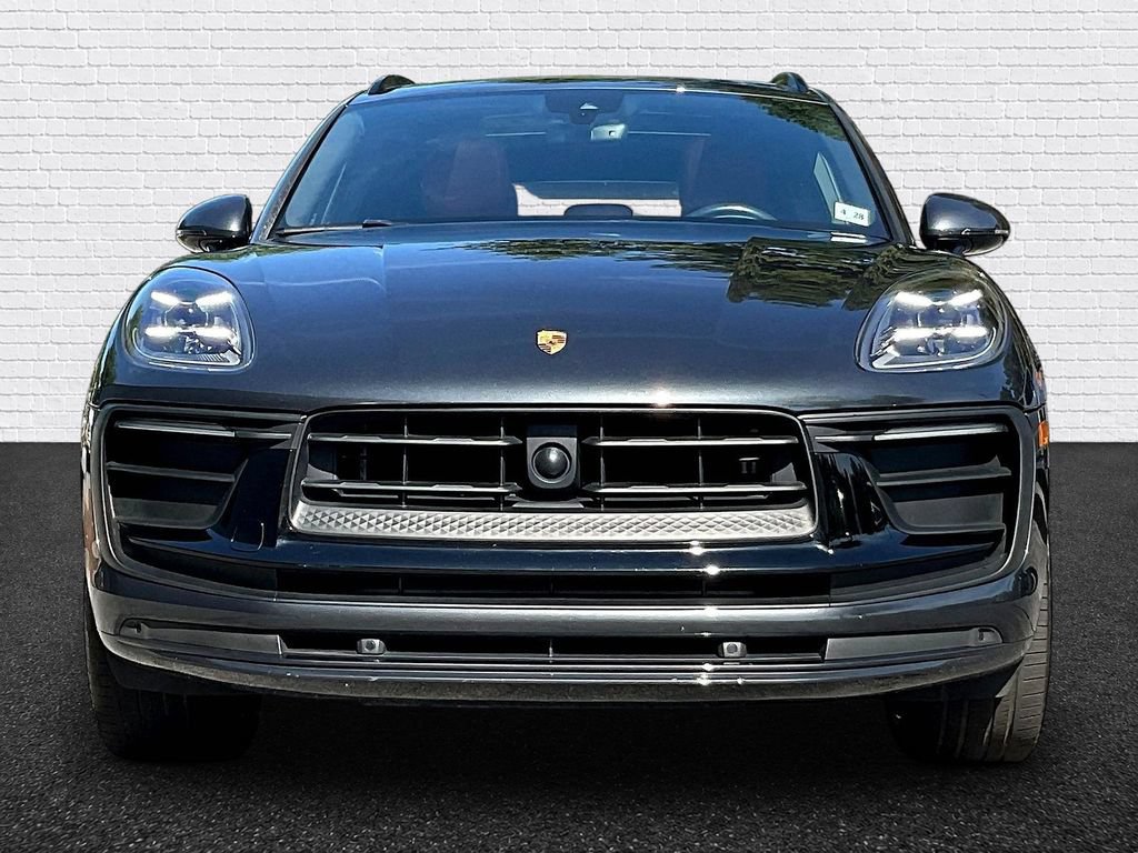 Used 2023 Porsche Macan AWD/4WD image 2