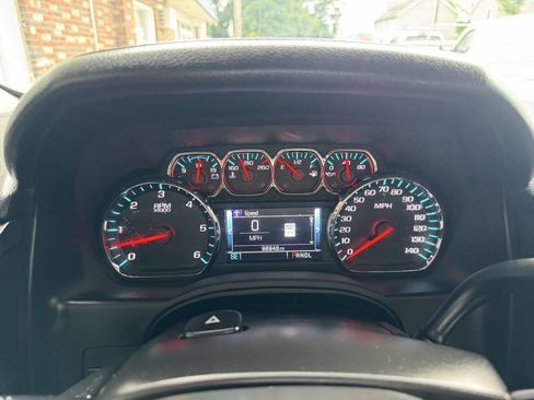 Used 2018 Chevrolet Suburban LT image 49