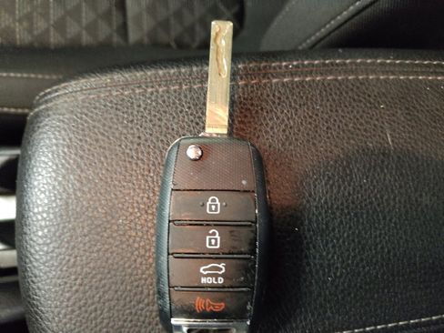 Used 2022 Kia Rio S FWD image 32