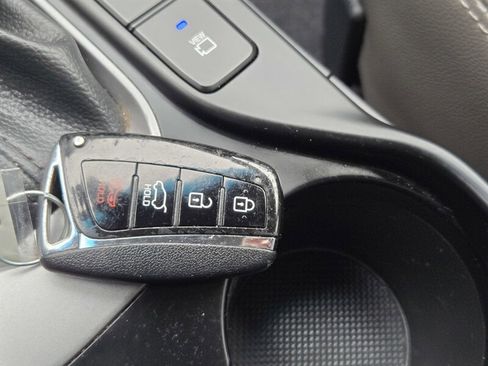 Used 2017 Hyundai Santa Fe Limited image 24