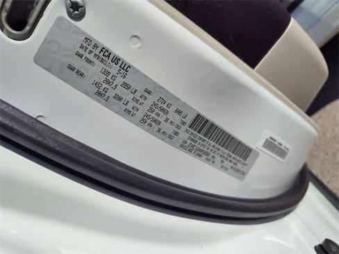 Used 2017 Chrysler Pacifica Limited image 29