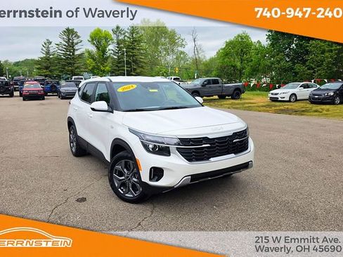 Used 2024 Kia Seltos LX AWD/4WD image 1
