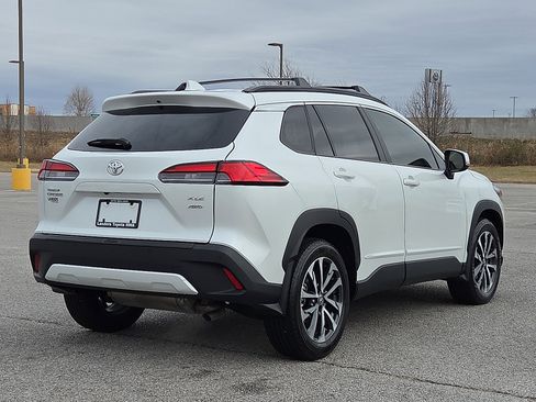 Used 2024 Toyota Corolla Cross XLE image 5