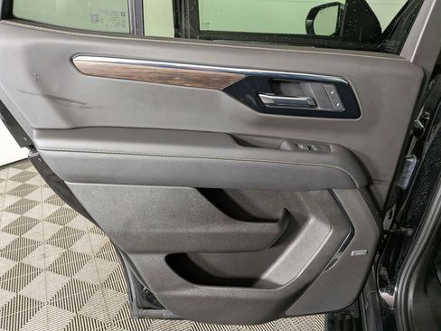 Used 2025 Chevrolet Tahoe Premier AWD/4WD image 31