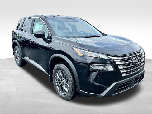 Used 2025 Nissan Rogue S image 2