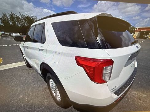 Used 2023 Ford Explorer XLT image 5