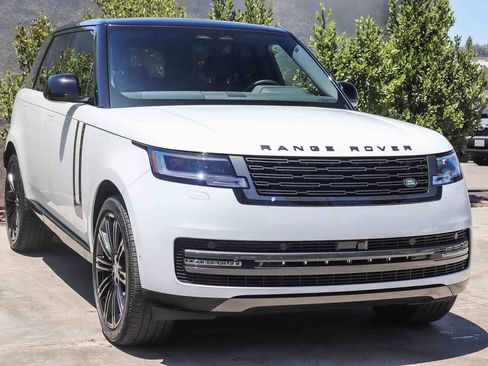 Used 2025 Land Rover Range Rover SE AWD/4WD image 3