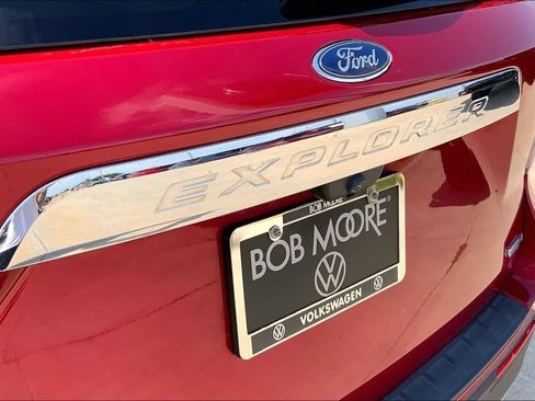 Used 2020 Ford Explorer XLT w/ Equipment Group 202A AWD/4WD image 8