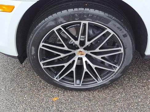 Certified 2026 Porsche Macan AWD/4WD image 14