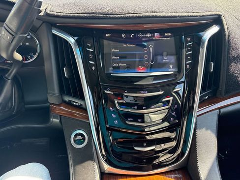 Used 2016 Cadillac Escalade Luxury AWD/4WD image 13