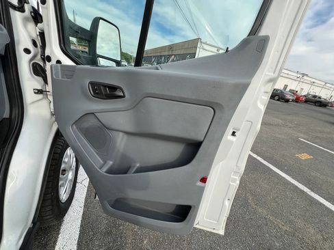 Used 2015 Ford Transit 250 130 Low Roof w/ Exterior Upgrade Package RWD image 52