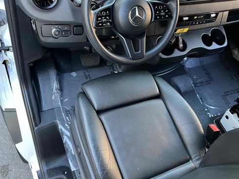 Used 2022 Mercedes-Benz Sprinter 2500 image 33