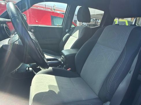 Used 2020 Toyota Tacoma TRD Sport RWD image 12