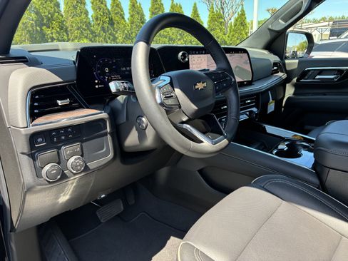Used 2026 Chevrolet Suburban Premier image 23