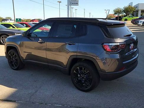 Used 2024 Jeep Compass Latitude w/ Convenience Group image 6