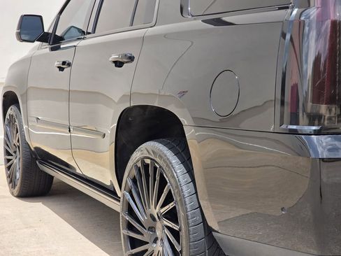 Used 2018 Cadillac Escalade Platinum AWD/4WD image 46
