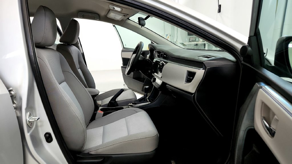 Used 2016 Toyota Corolla LE FWD image 17