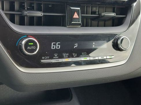 Used 2021 Toyota Corolla LE FWD image 34