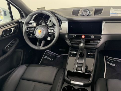 Certified 2026 Porsche Macan AWD/4WD image 23