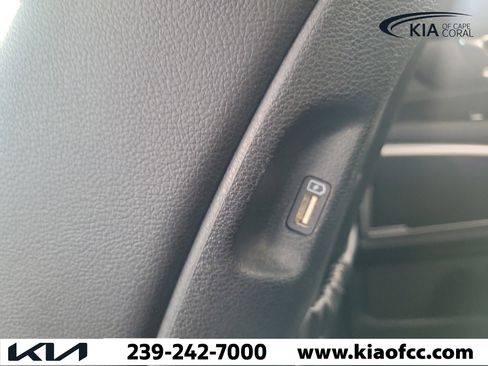 Certified 2022 Kia Telluride EX w/ EX Premium Package FWD image 16