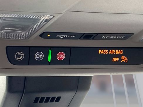 Used 2023 Chevrolet Equinox LT image 32