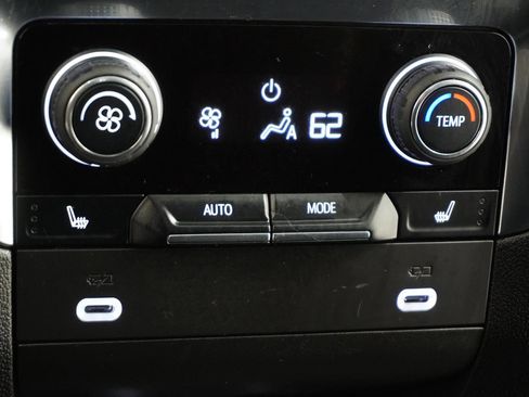 Used 2024 Chevrolet Tahoe Z71 w/ Luxury Package image 40