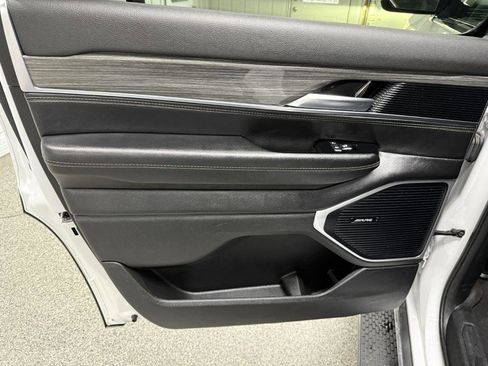 Used 2022 Jeep Wagoneer Series III image 36