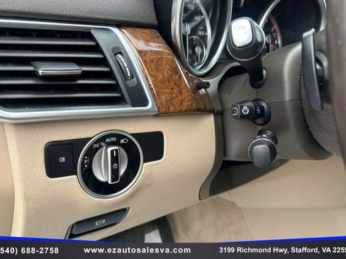 Used 2014 Mercedes-Benz ML 350 ML 350 4MATIC Sport Utility 4D w/ Premium 1 Package image 18