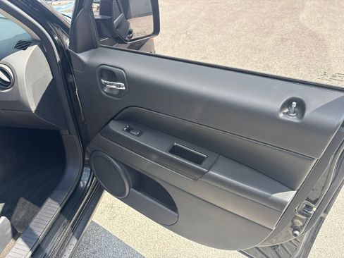 Used 2017 Jeep Patriot Sport w/ Power Value Group FWD image 17