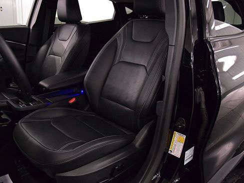 Used 2025 Ford Mustang Mach-E Premium AWD/4WD image 28