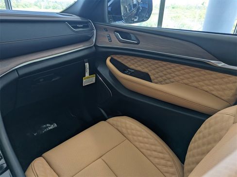 New 2025 Jeep Grand Cherokee L Summit w/ Advanced Protech Group IV image 16