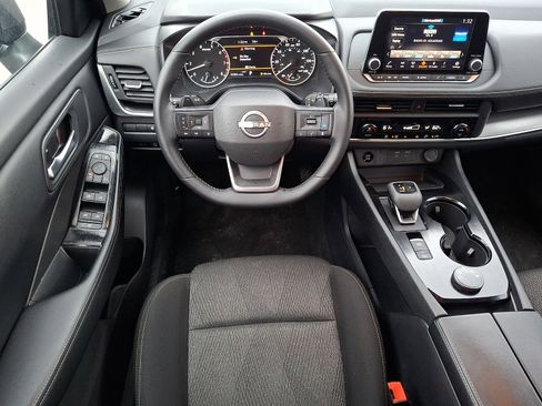 Used 2025 Nissan Rogue SV image 11