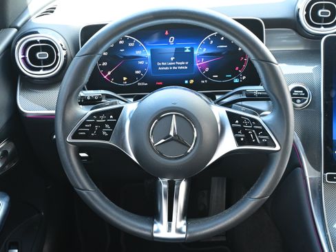 Used 2025 Mercedes-Benz GLC 300 image 17