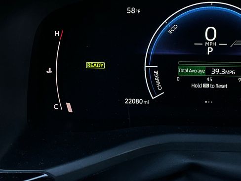 Used 2025 Toyota Camry SE image 38