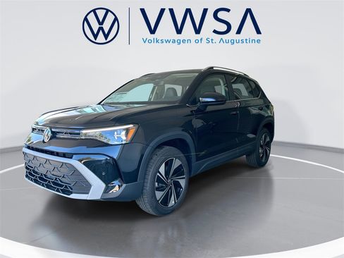 New 2026 Volkswagen Taos SE image 3