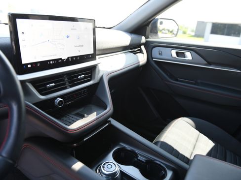 Used 2025 Ford Explorer ST-Line w/ Premium Package RWD image 13