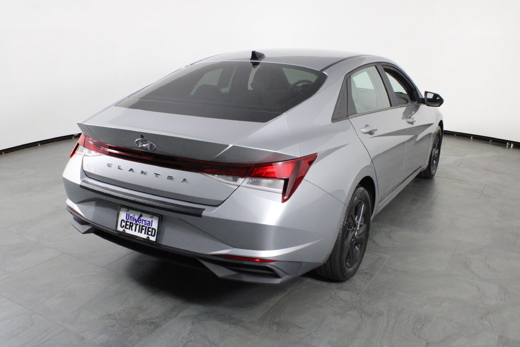 Certified 2022 Hyundai Elantra SEL FWD image 4