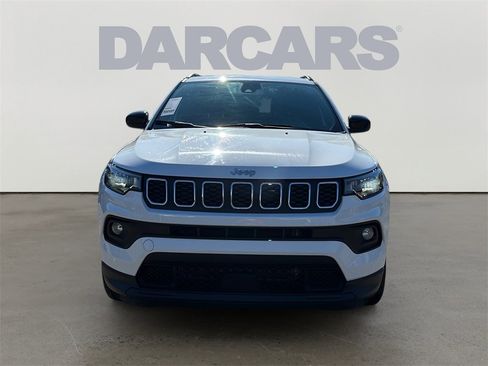 Used 2024 Jeep Compass Latitude image 2