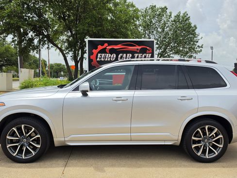 Used 2018 Volvo XC90 T6 Momentum w/ Convenience Package AWD/4WD image 2