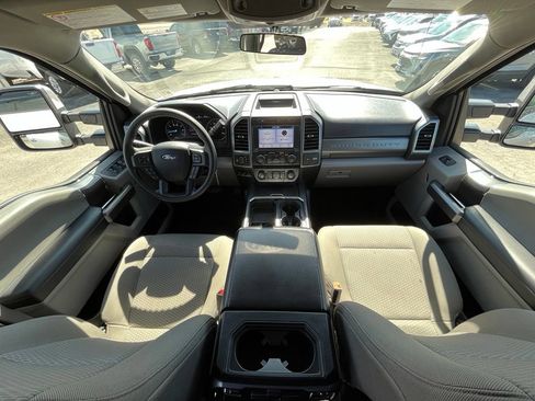 Used 2019 Ford F250 XLT w/ XLT Premium Package AWD/4WD image 13
