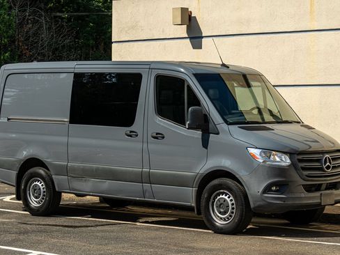 Used 2021 Mercedes-Benz Sprinter 2500 image 11